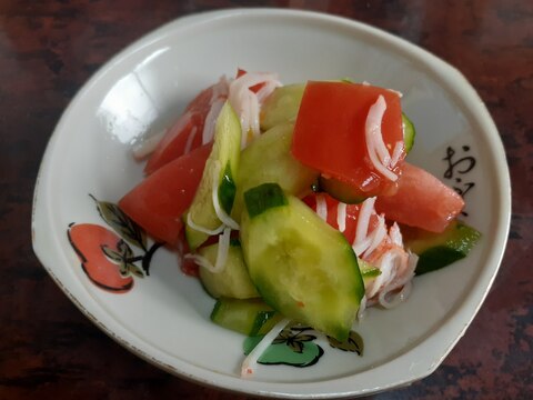 きゅうりとカニカマとトマトの酢の物